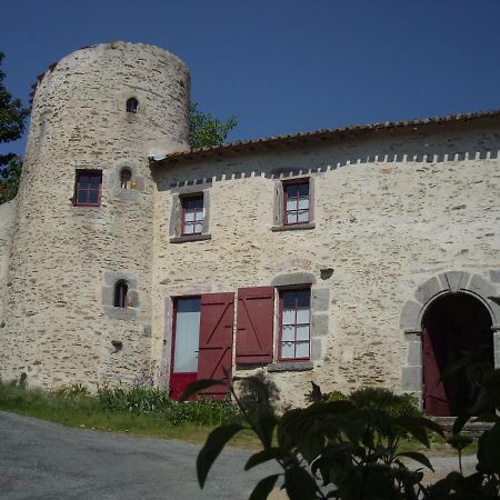Bed and Breakfast La Tour des Laudes à Breuil-Barret Extérieur photo