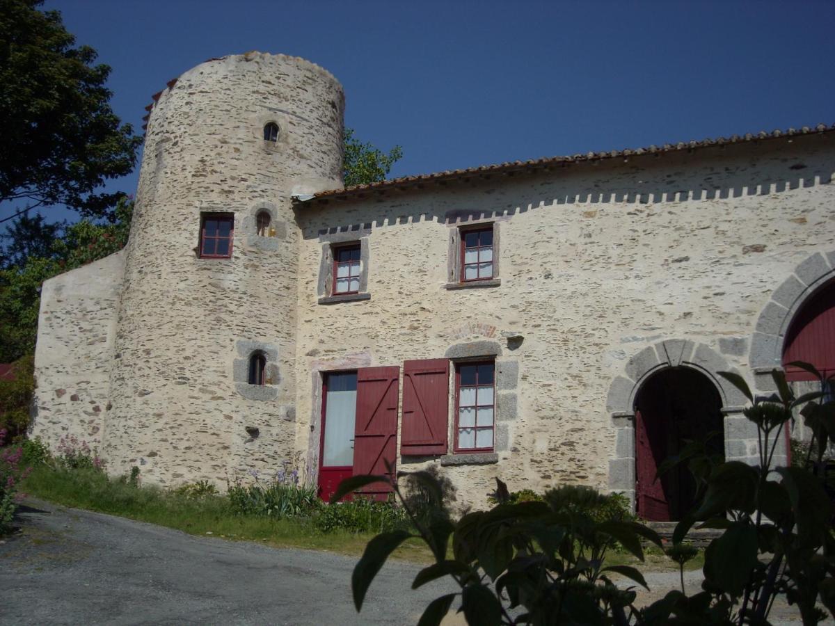 Bed and Breakfast La Tour des Laudes à Breuil-Barret Extérieur photo