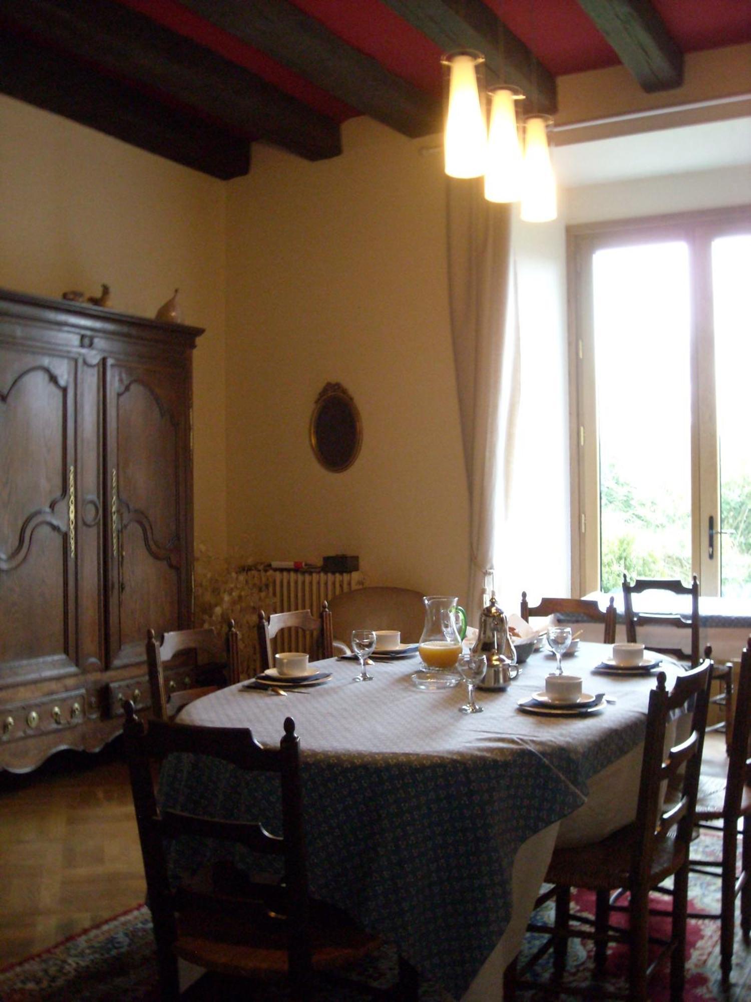 Bed and Breakfast La Tour des Laudes à Breuil-Barret Extérieur photo
