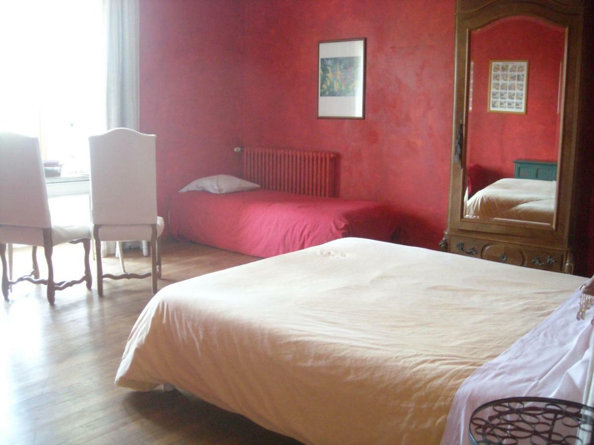Bed and Breakfast La Tour des Laudes à Breuil-Barret Extérieur photo